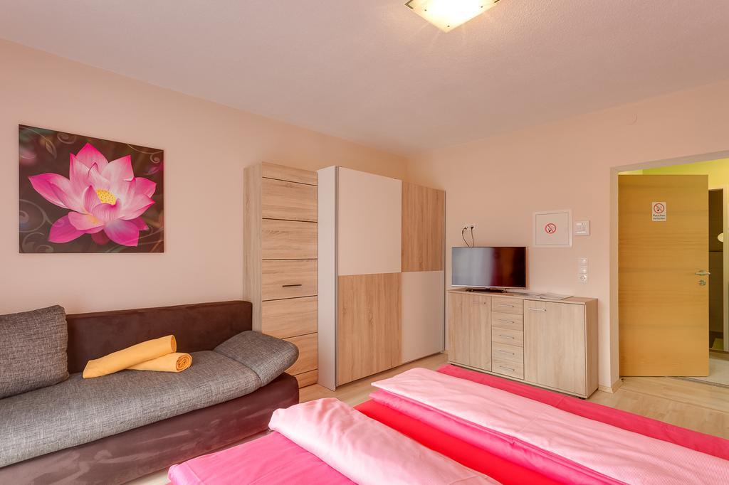 Biancas Ferienwohnung Im Haus Roswitha Tumpen Exterior photo
